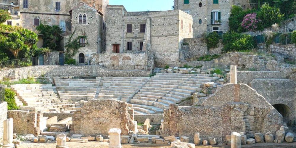 Luxury Suite - Teatro Romano - Duomo - Centro Storico Wi-Fi Terracine Extérieur photo